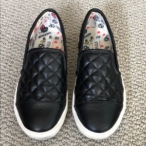 Steve Madden slip ons size 1